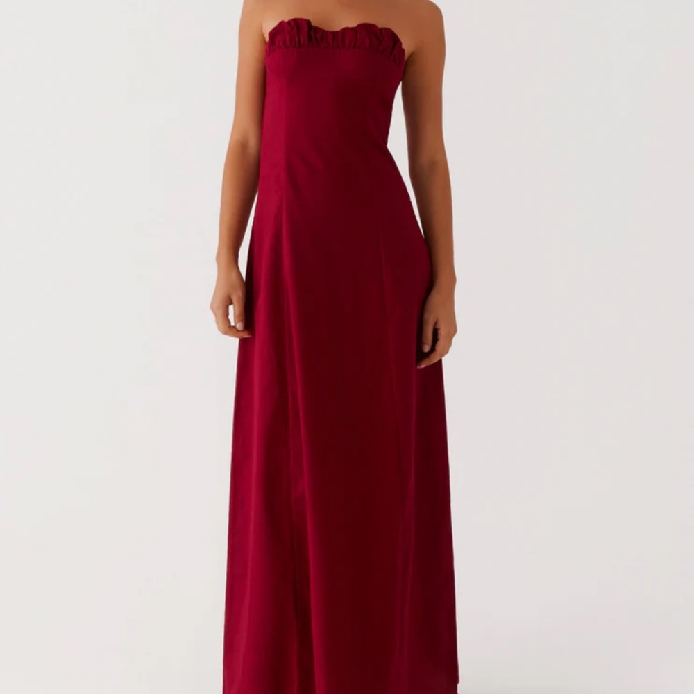 Elegant Burgundy Strapless Dress